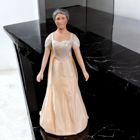 ELEANOR ROOSEVELT HALF DOLL 6" Tall Great American Women US HISTORICAL SOCIETY - Picture 5 of 10